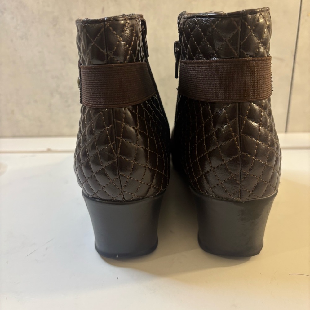 Life Stride Y2K Dark Brown Ankle Wedge Booties Size 10 W - Picture 3 of 10